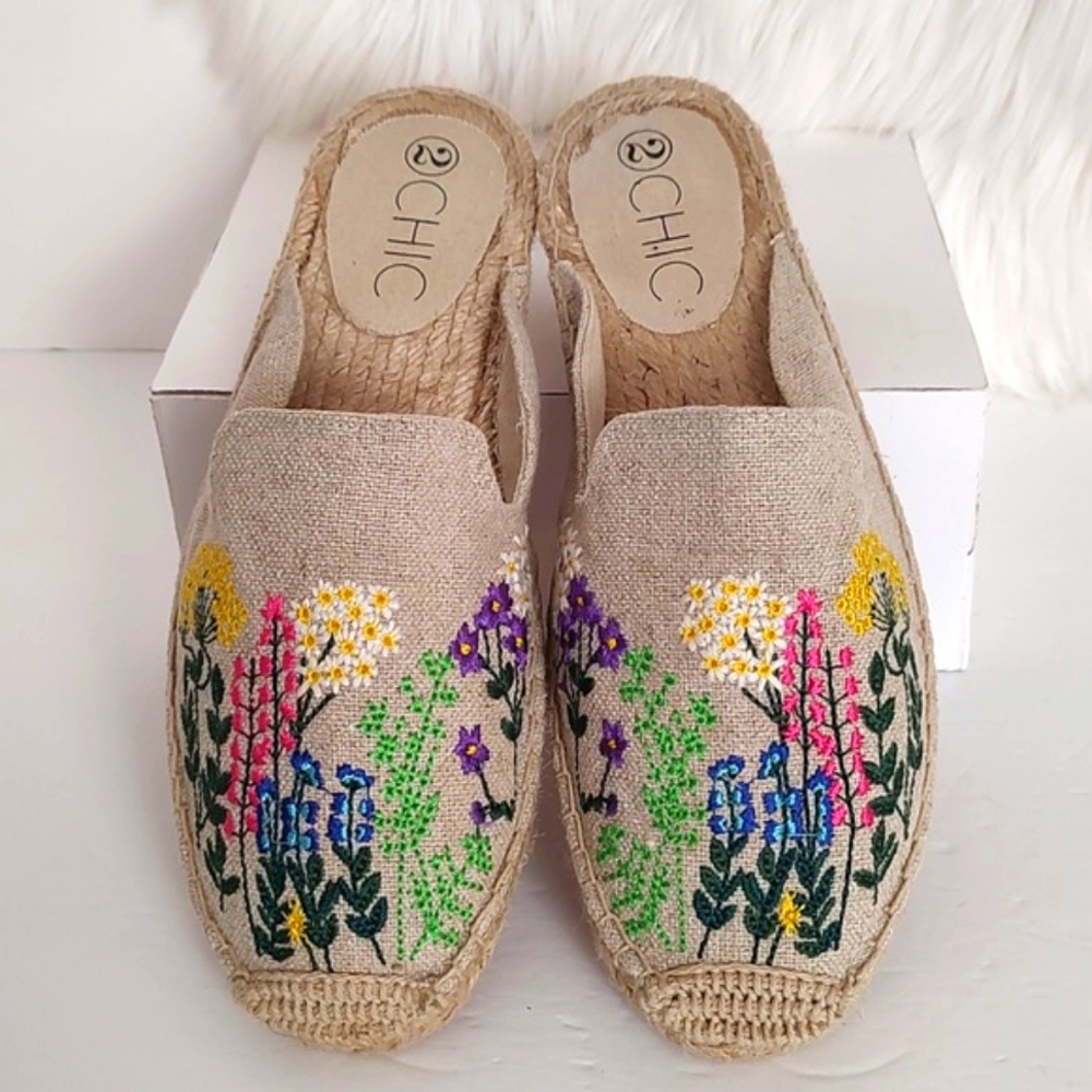 2 Chic Womens Slip On-Slides Raffia Espadrille w/Floral Embroidery/Size 40